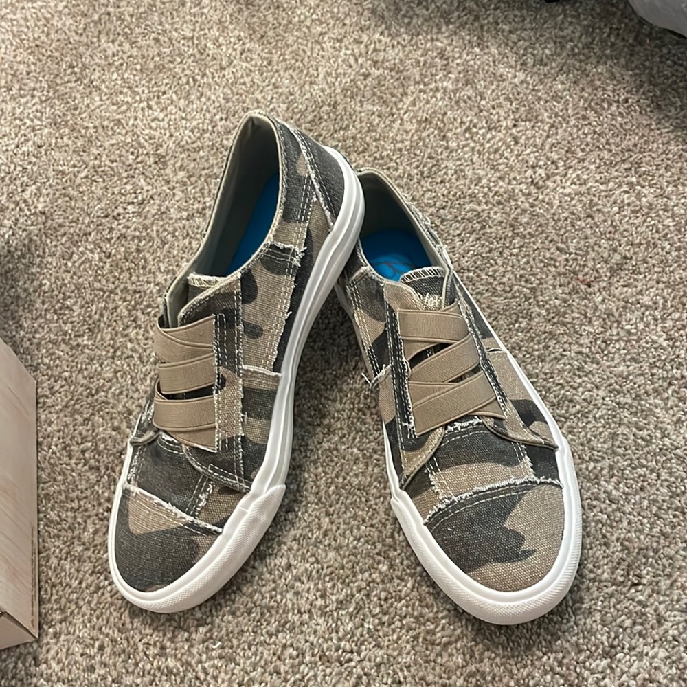 Camp sneakers
